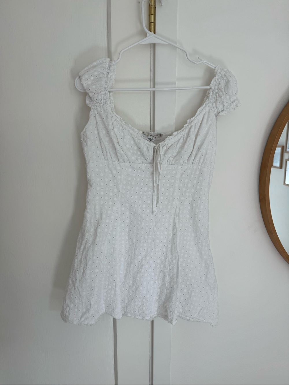 Kimchi Blue White Eyelet Tie-Front Puff Sleeve Dress